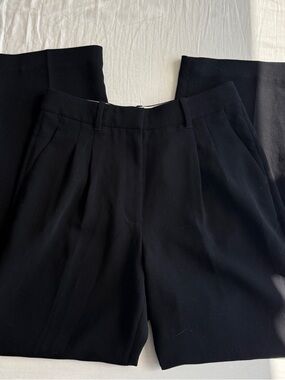 Aritzia Effortless Pants Curve-Fit Crepette